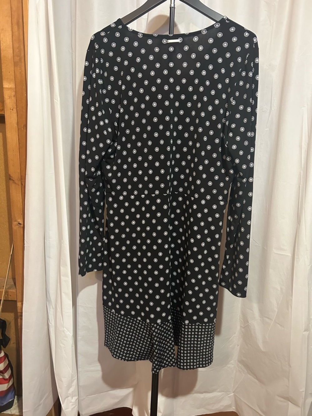 Michael Kors Black Dress with White Daisy Print and Metal Logo - Picture 2 of 8